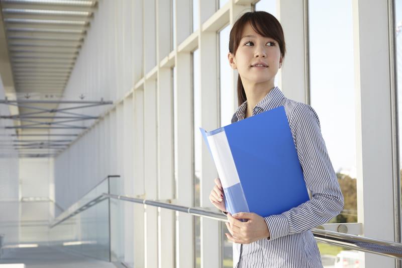 がくぶんの通信講座を受講している女性